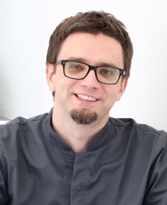 Patryk Miklejewski ekspert implantologii stomatologicznej